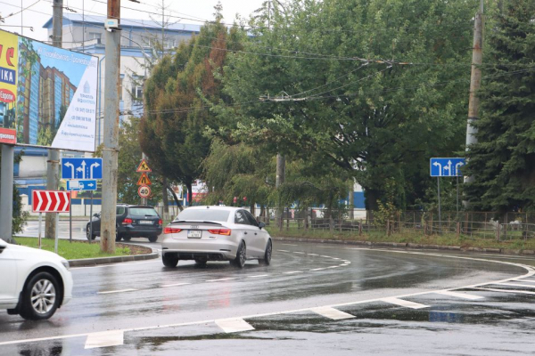 На кільці біля Текстильника нові знаки та розмітка: як тут їхати