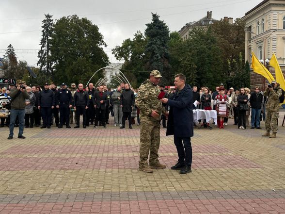 Подяки, молитва та перформанс: у Тернополі відзначили День захисників і захисниць України