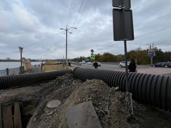 На дамбі Тернопільського ставу розрили тротуар: що ремонтують?