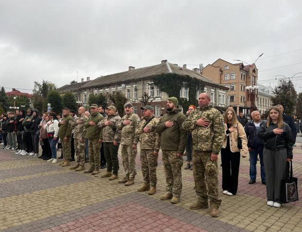 Подяки, молитва та перформанс: у Тернополі відзначили День захисників і захисниць України