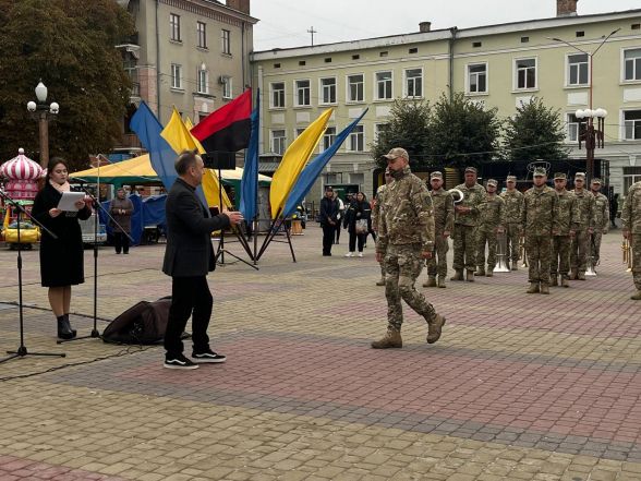 Подяки, молитва та перформанс: у Тернополі відзначили День захисників і захисниць України