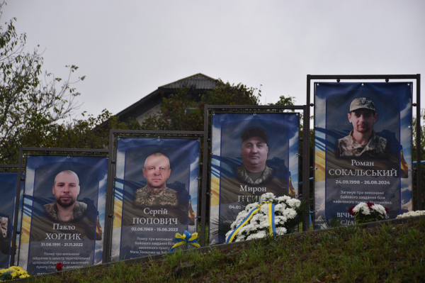 
У Бучачі на Алеї Слави освятили пам’ятні знаки ще чотирьом полеглим захисникам