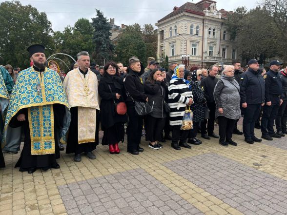 Подяки, молитва та перформанс: у Тернополі відзначили День захисників і захисниць України