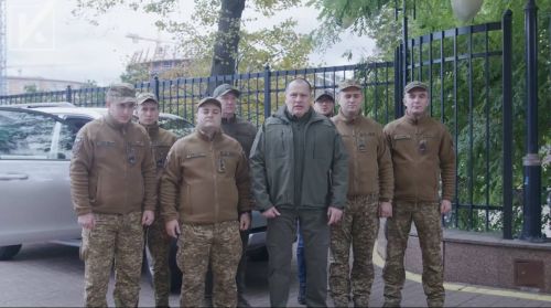 Українська команда» відправила на фронт "ювілейний" 75-й позашляховик (відео)