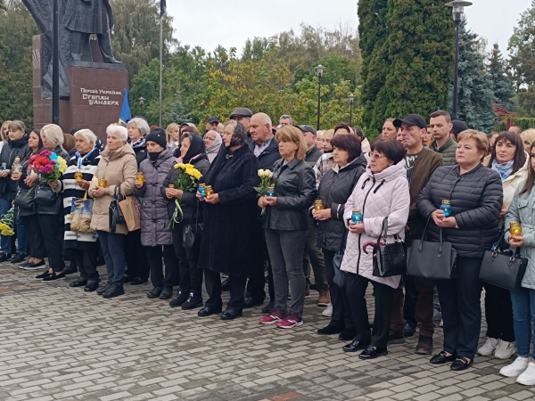 Тернопіль зупинився, щоб вшанувати памʼять загиблих Захисників і Захисниць України