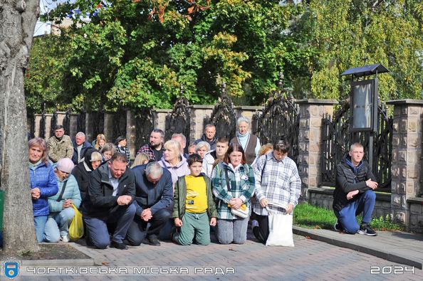 
«На Щиті» додому: у Чорткові попрощались із загиблим воїном Сергієм Лапком (фото)