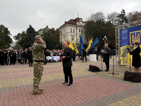 Подяки, молитва та перформанс: у Тернополі відзначили День захисників і захисниць України