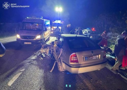 
На Тернопільщині зіткнулися вантажівка і легкове авто (фото)