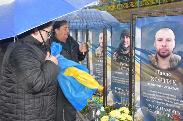 
У Бучачі на Алеї Слави освятили пам’ятні знаки ще чотирьом полеглим захисникам