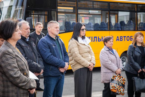 Шкільні автобуси отримали 14 закладів загальної середньої освіти Тернопільщини