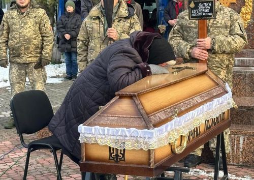 
У Підволочиську зустріли військового Романа Липку, який помер в госпіталі (фото)