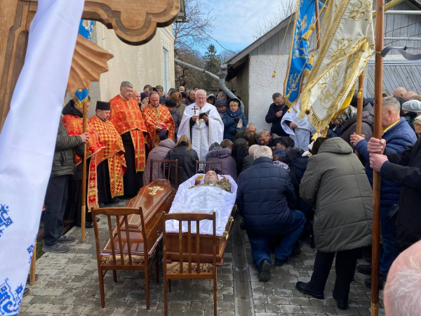 
В останню дорогу провели воїна з Козівської громади Андрія Скавінського