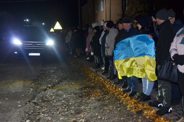 Військового Сергія Бойчука після 2 років у полоні зустрічали всією громадою (фоторепортаж)