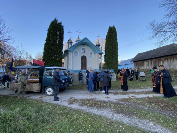 
На щиті повернувся додому військовий з Козівської громади Михайло Сапужак