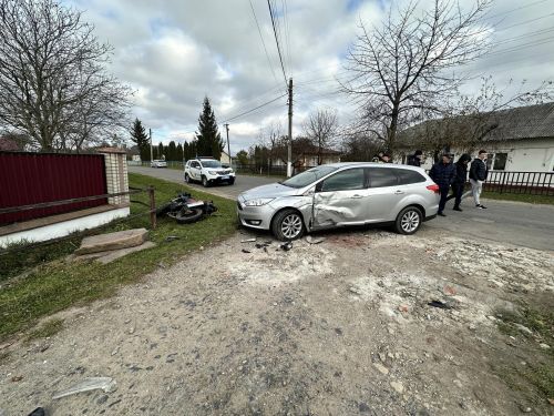 
Юний мотоцикліст врізався у Ford на Бучаччині: є потерпілі (ФОТО)