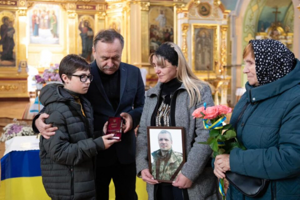 У Кременці вручили ордени родинам трьох загиблих захисників