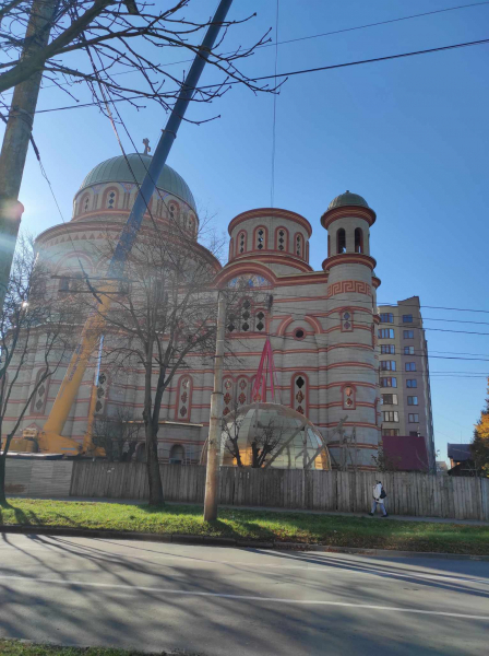 
У Тернополі встановили купол на один із найбільших православних храмів України (фото, відео)