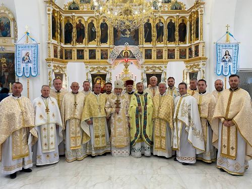 
Новозбудований храм на Тернопільщині відкрили та освятили 18 священників (фото)