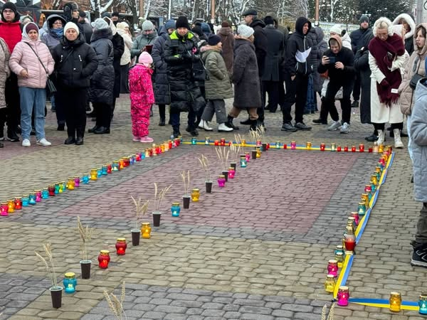 
У Тернополі запалили свічки в пам'ять про жертв Голодоморів (фото)