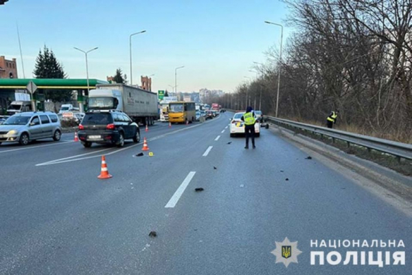 На Будного автомобіль збив жінку, яка переходила дорогу: вона загинула на місці