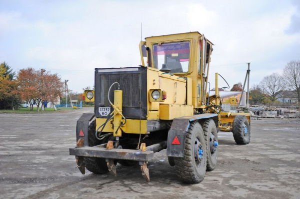 Комунальне підприємство у Чорткові продає грейдер за півмільйона гривень