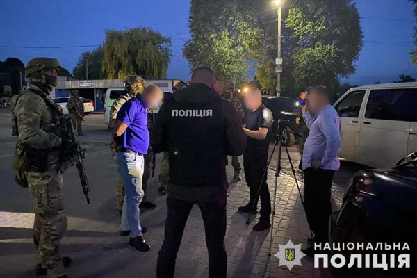 
Відібрали авто, забрали гроші та погрожували вбити підприємця з Лановеччини: що чекає на злочинну банду (ФОТО)