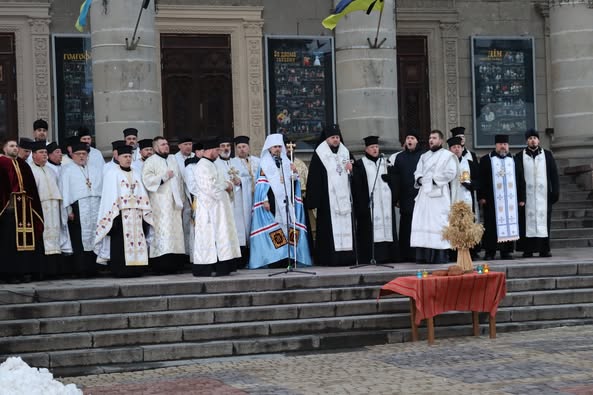 
У Тернополі запалили свічки в пам'ять про жертв Голодоморів (фото)