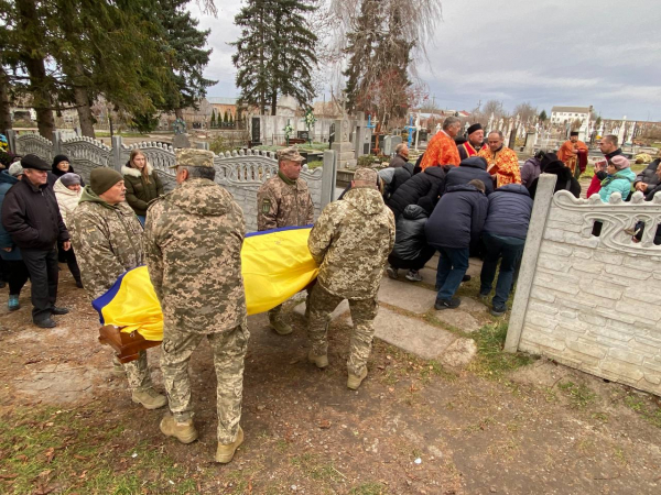 
У Козові попрощались з 36-річним захисником, який загинув на Курщині (фото)