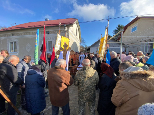 
В останню дорогу провели воїна з Козівської громади Андрія Скавінського