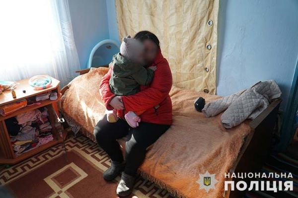 Суд призначив покарання 58-річній кременчанці, яка знущалася зі своїх онуків