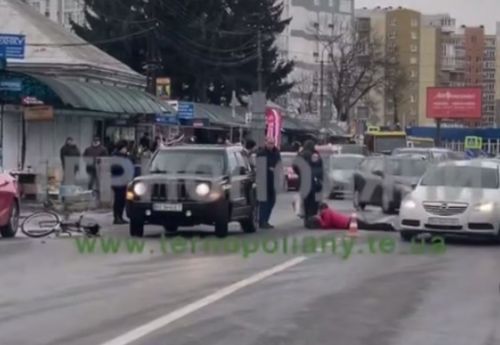 
У Тернополі на Шептицького збили велосипедистку (відео)