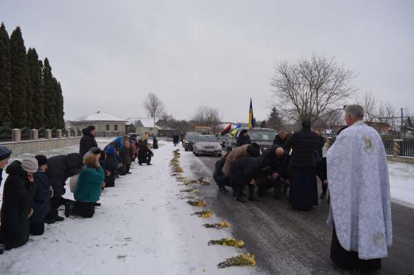 
На Збаражчині поховали захисника, який загинув на Харківщині понад два роки тому (фото)