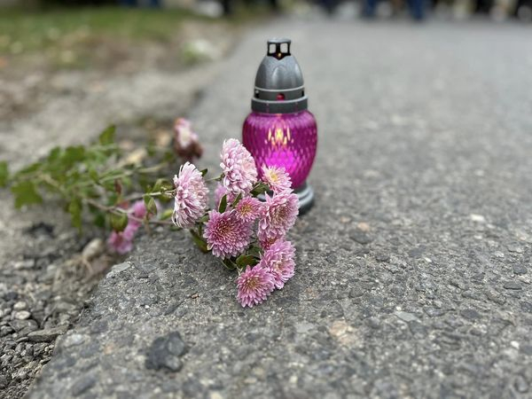 
У громаді на Тернопільщині на колінах зустріли загиблого лейтенанта (фото)