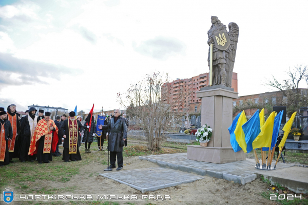 У Чорткові освятили пам'ятник Архангелу Михаїлу в честь полеглих в боях воїнів