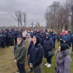 
Живим коридором провели в останню путь військовослужбовця із Тернопільщини