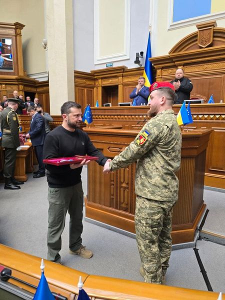 
Військовослужбовець з Тернопільщини Віталій Сирляк отримав найвищу нагороду - орден "За мужність" І ступеня (фото)