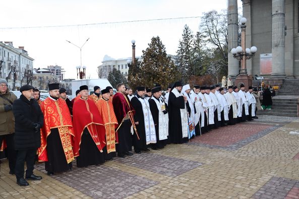 
У Тернополі запалили свічки в пам'ять про жертв Голодоморів (фото)