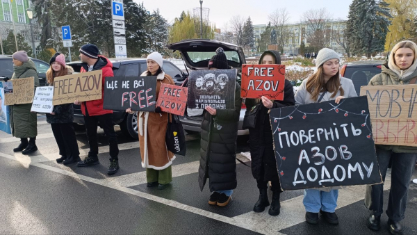 На підтримку полонених вийшли рідні військових у Тернополі