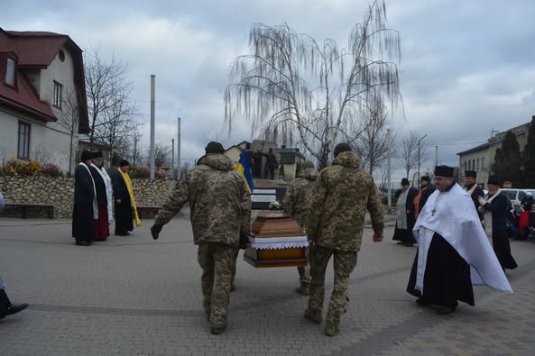 
Від весни вважався зниклим безвісти: у Збаражі попрощалися з молодим солдатом (фото)