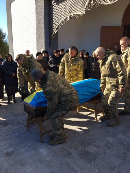 
У Заліщиках провели в останню дорогу захисника Назара Грозовського (фото)