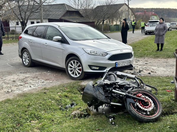 
Юний мотоцикліст врізався у Ford на Бучаччині: є потерпілі (ФОТО)