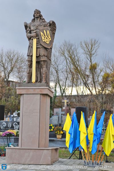 
На Тернопіллі спорудили пам’ятник Архангелу Михаїлу в честь полеглих в боях воїнів Української Галицької Армії (фото)