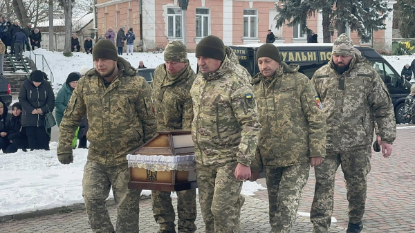 
У Підволочиську зустріли військового Романа Липку, який помер в госпіталі (фото)