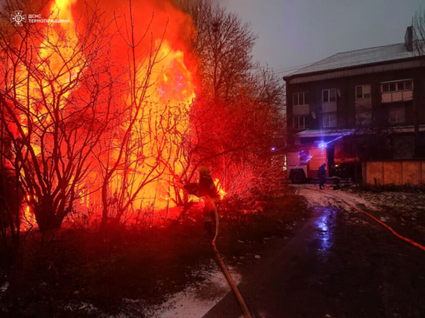 Сильна пожежа в Підволочиську: згоріло 60 м.кв (фото)