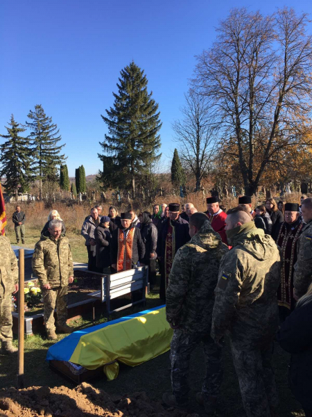 
У Заліщиках провели в останню дорогу захисника Назара Грозовського (фото)