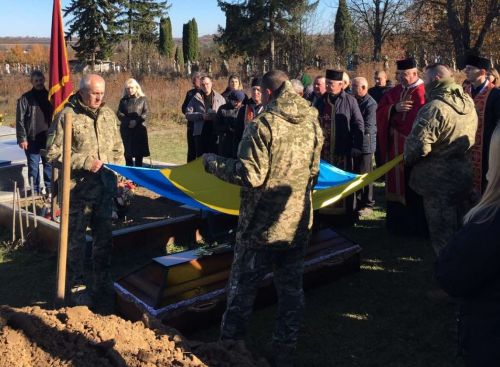 
У Заліщиках провели в останню дорогу захисника Назара Грозовського (фото)