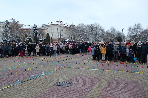 
У Тернополі запалили свічки в пам'ять про жертв Голодоморів (фото)