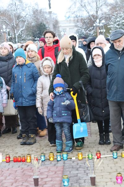 
У Тернополі запалили свічки в пам'ять про жертв Голодоморів (фото)