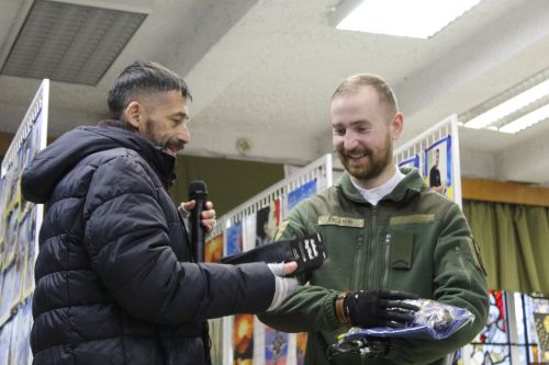 
У Тернополі відкрили виставку картин захисника, який втратив на війні дві кисті