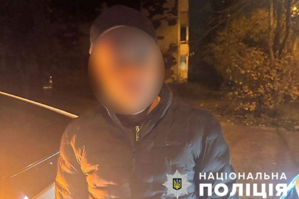 У Тернополі п’яний чоловік стріляв у повітря і погрожував пістолетом